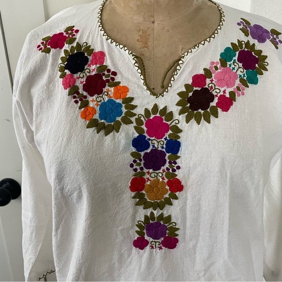 Embroidered Authentic Mexican Shirt M/L - Picture 6 of 10